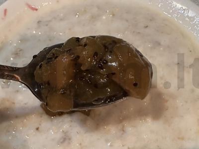 Naudingos avižinės košės su kivio uogiene ir sviestu Žingsnis 4