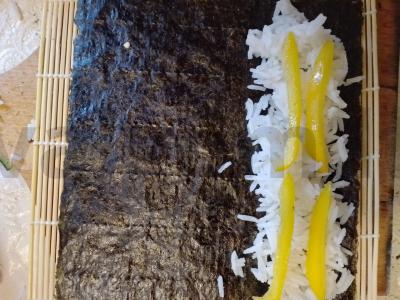 Sushi su agurkais ir paprikomis Žingsnis 3