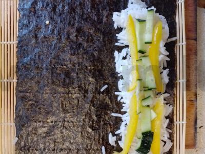 Sushi su agurkais ir paprikomis Žingsnis 4