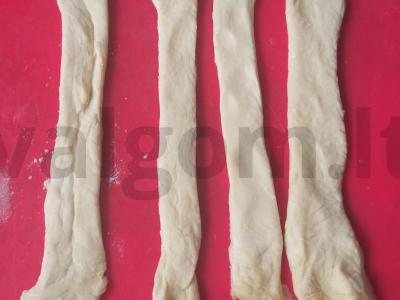 Dešrelės sluoksniuotame tešloje su paprika Žingsnis 2