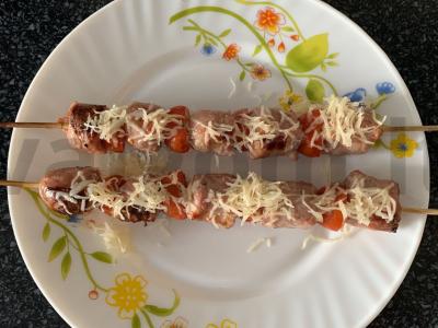 Kumpio šašlykai su pomidorais ir sūriu pagrindine nuotrauka