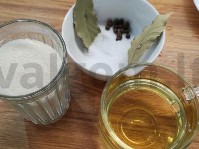 Marinuota kopūstai su morkomis ir česnaku Žingsnis 1