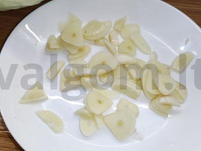 Marinuota kopūstai su morkomis ir česnaku Žingsnis 4