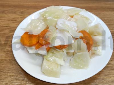 Marinuota kopūstai su morkomis ir česnaku pagrindine nuotrauka