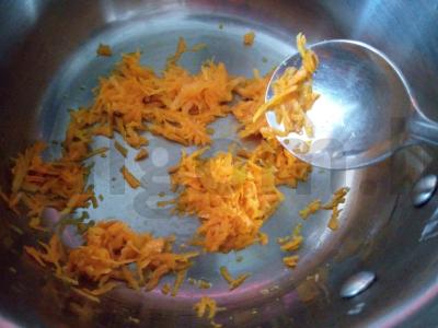 Troškintas bulvės su vištienos mėsa ir žolelėmis Žingsnis 3