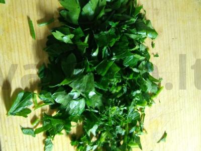 Troškintas bulvės su vištienos mėsa ir žolelėmis Žingsnis 5