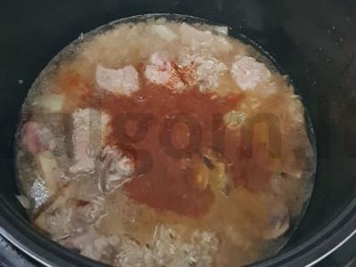 Plovas su mėsa ir grybais lėtoje viryklėje Žingsnis 5