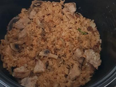 Plovas su mėsa ir grybais lėtoje viryklėje Žingsnis 7