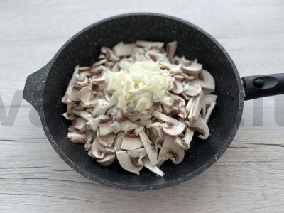 Baltymų salotas su vištienos krūtinėle ir pupelėmis Žingsnis 1