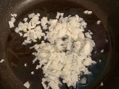 Vištienos kepenėlės grietinėje pietums Žingsnis 2