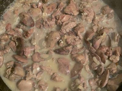 Vištienos kepenėlės grietinėje pietums Žingsnis 3