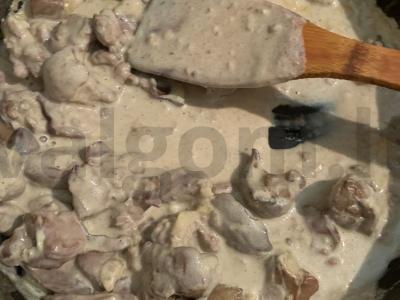 Vištienos kepenėlės grietinėje pietums Žingsnis 4