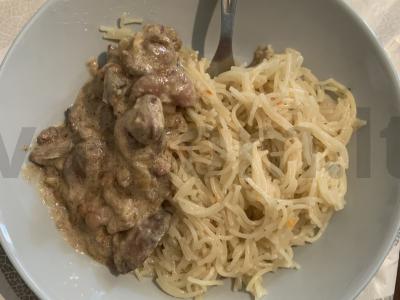 Vištienos kepenėlės grietinėje pietums pagrindine nuotrauka