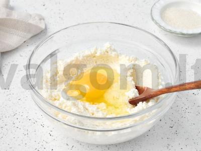 Varškėčiai su grikių miltais Žingsnis 1