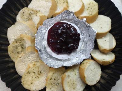 Bri sūris su baltąja pelėsiu, keptas su spanguolių uogiene Žingsnis 3