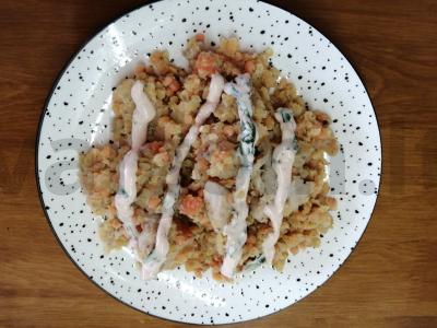 Raudona lęša su vištienos filė firminiu padažu pagrindine nuotrauka