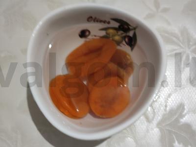 Sūrio blynai su džiovintomis abrikosais Žingsnis 1