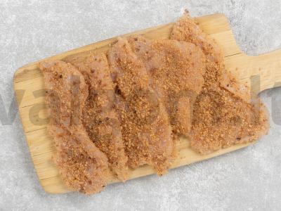 Vištienos krūtinėlė džiūvėsėlių panirtoje Žingsnis 3