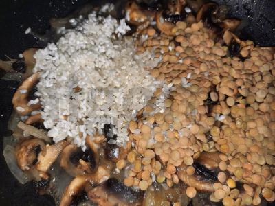 Patingėjusi lęšių patiekalas su grybais ir ryžiais Žingsnis 3