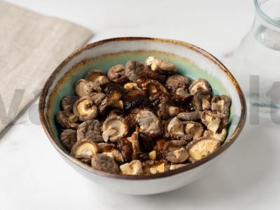Marinuoti šitake grybai Žingsnis 1