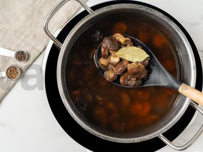 Marinuoti šitake grybai Žingsnis 2