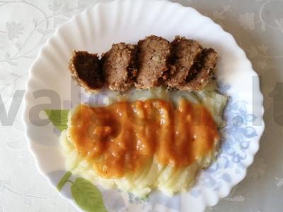 Pomidorų padažas su paprika ir juodaisiais pipirais pagrindine nuotrauka