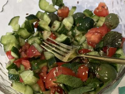 Vasaros salotos su daržovėmis ir mėta Žingsnis 6