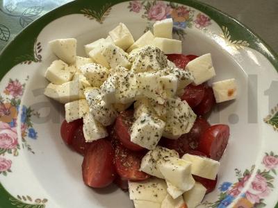 Greitas salotas „Caprese“ Žingsnis 3