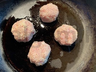 Sūrio ir pomidorų padažo kotletai orkaitėje Žingsnis 4