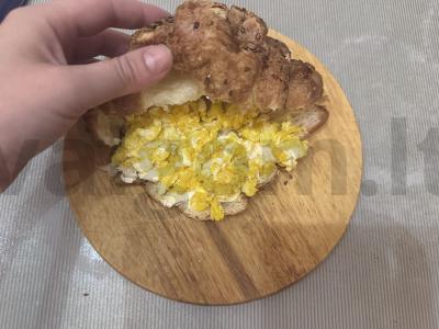 Kruasanas su upėtakiu ir skrambučiu pusryčiams Žingsnis 3