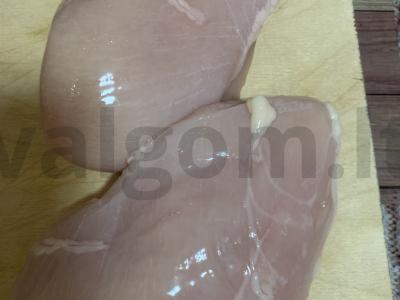 Vištienos krūtinėlė su daržovėmis ir žirniais Žingsnis 2