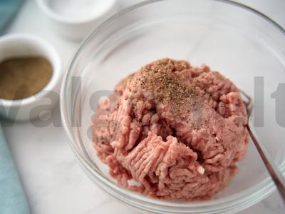 Mėsos kotletai su brokoliais Žingsnis 1