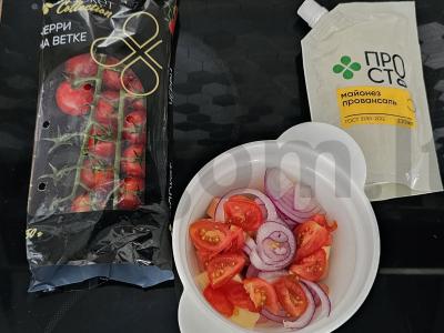 Salotas su vyšniniais pomidorais ir dešrelėmis Žingsnis 4