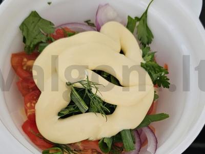 Salotas su vyšniniais pomidorais ir dešrelėmis Žingsnis 5