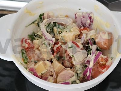 Salotas su vyšniniais pomidorais ir dešrelėmis Žingsnis 6