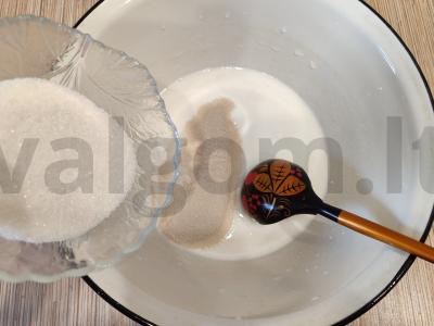 Vatrushkos su obuolių uogiene iš mielinės tešlos Žingsnis 2