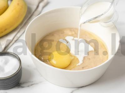 Bananų blynai iš ryžių miltų Žingsnis 2