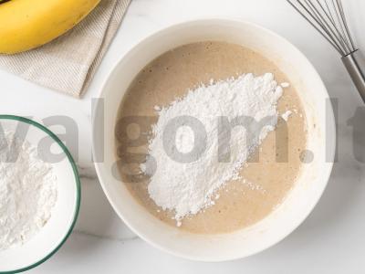 Bananų blynai iš ryžių miltų Žingsnis 3
