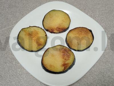 Keptas baklažanas su graikiniais riešutais, kalendra ir granato sėklomis Žingsnis 5