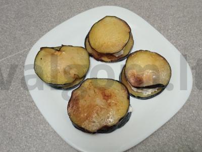 Keptas baklažanas su graikiniais riešutais, kalendra ir granato sėklomis Žingsnis 8