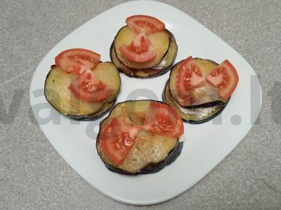 Keptas baklažanas su graikiniais riešutais, kalendra ir granato sėklomis Žingsnis 9