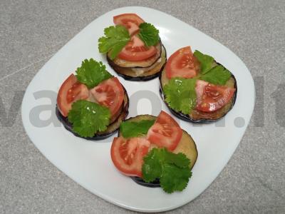 Keptas baklažanas su graikiniais riešutais, kalendra ir granato sėklomis Žingsnis 10