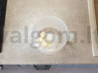 Muffinai su mėlynėmis ir šokoladu Žingsnis 1