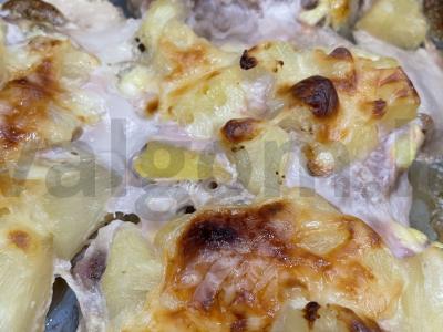 Koteliai su sūriu, ananasais ir prieskoniais pagrindine nuotrauka