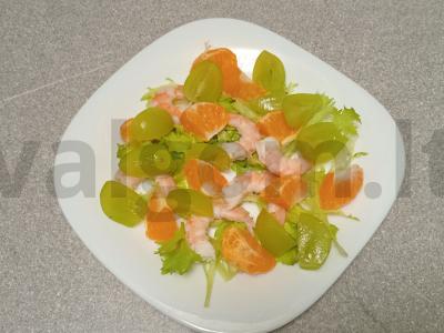Salotas su krevetėmis, mandarinais ir vynuogėmis Žingsnis 5