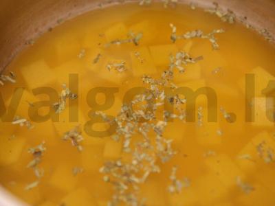 Cukrinių moliūgų ir persikų sulčių kompotas Žingsnis 2