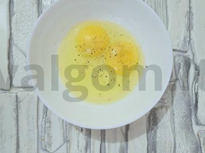 Sotūs pusryčiai ant tortilijos su omletu ir grybais Žingsnis 2