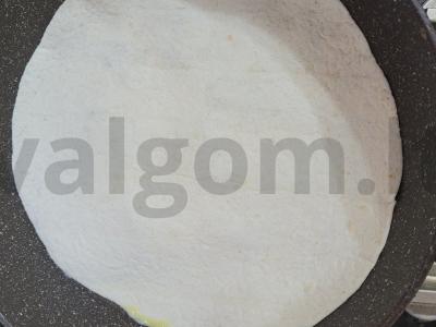 Sotūs pusryčiai ant tortilijos su omletu ir grybais Žingsnis 4