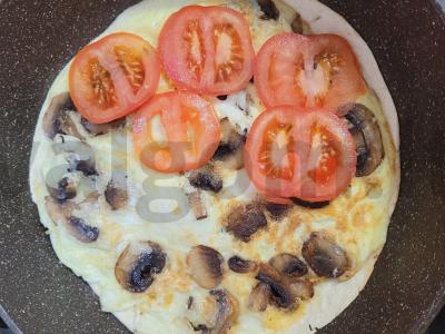 Sotūs pusryčiai ant tortilijos su omletu ir grybais Žingsnis 5