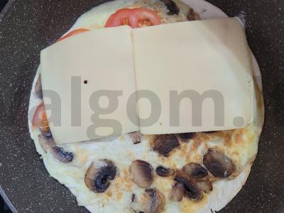 Sotūs pusryčiai ant tortilijos su omletu ir grybais Žingsnis 6